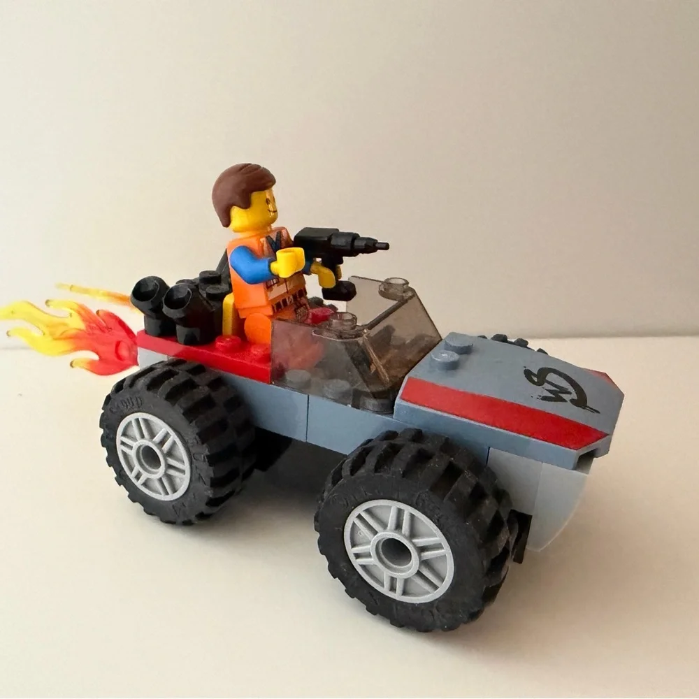 THE LEGO MOVIE 2 Emmet and Benny’s ‘Build and Fix’ Workshop #70821 (Retired Set)